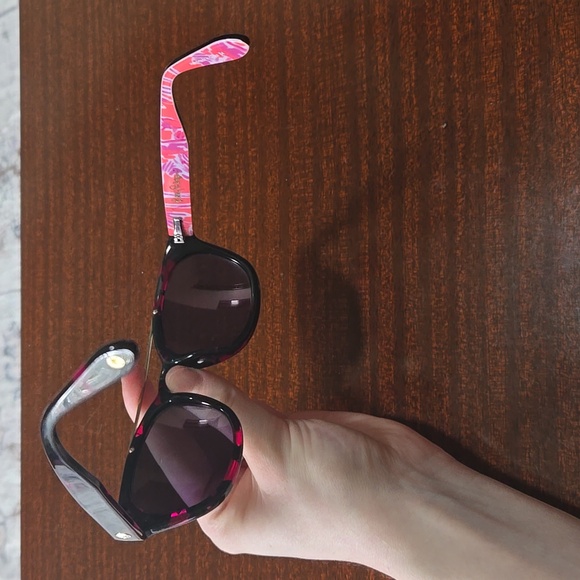 Lilly Pulitzer Sunglasses Case Included - Picture 4 of 5